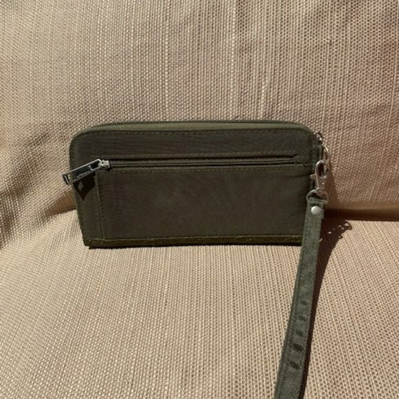 Travelon dark green wristlet   pretty floral inner - Picture 6 of 9